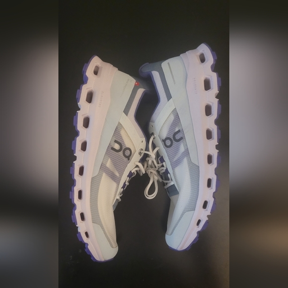 On Cloud running sneakers Cloudvista women's size 10.5. - Picture 5 of 10